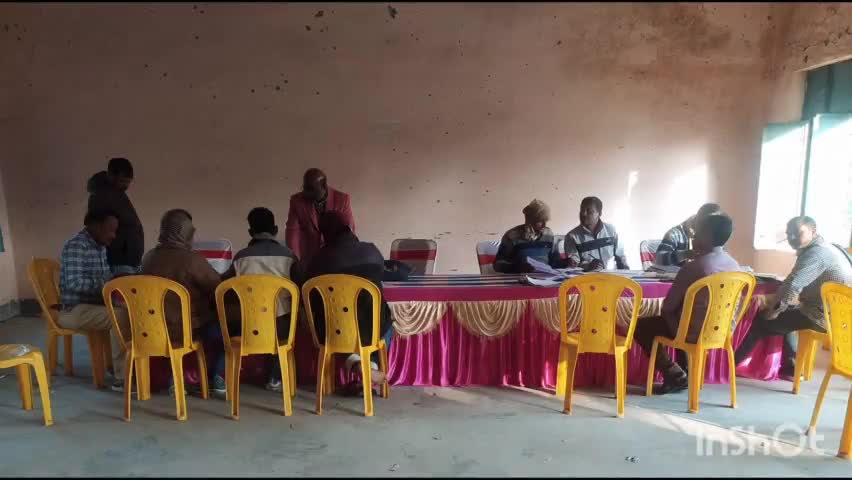 परैया: परैया के किसान भवन में सभी BLO के बीच मतदाता पर्ची का किया गया वितरण, बीडीओ ने सभी BLO को दिए जरूरी दिशा निर्देश
