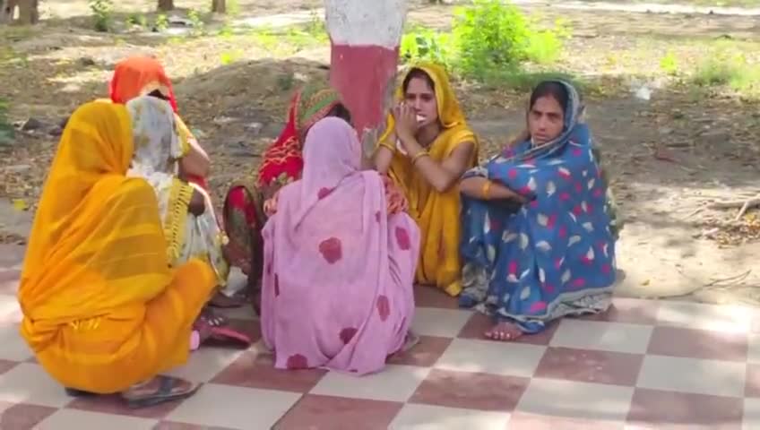 हसेरन: बेला कस्बे में ट्रैक्टर की टक्कर से बाइक सवार युवक की हुई मौत, तिर्वा पुलिस ने पोस्टमार्टम के लिए भेजा शव