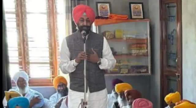 ਕਲਾਨੌਰ: ਅਕਾਲੀ ਦਲ ਤੋ ਡੇਰਾ ਬਾਬਾ ਨਾਨਕ ਇੰਚ. ਕਾਹਲੌ ਨੇ ਪਿੰਡ ਘੁੰਮਣ ਕਲਾਂ ਤੋਂ ਅਕਾਲੀ ਆਗੂ ਦਲਬੀਰ ਸਿੰਘ ਦੀ ਮੌਤ ਤੇ ਪਰਿਵਾਰ ਨਾਲ ਕੀਤਾ ਦੁੱਖ ਸਾਂਝਾ