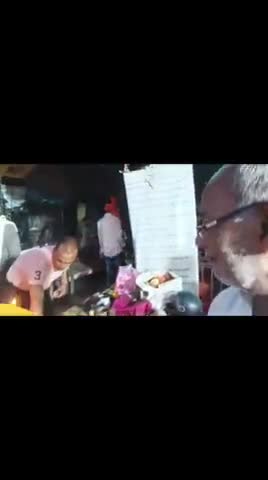 महर्षि विश्वामित्र फाउंडेशन के राष्ट्रीय संयोजक राजकुमार चौबे जी के आह्वान पर आयोजित भव्य गंगा आरती में शामिल होकर प्रसाद वितरण करते हुए साहब संयोजक रविराज#महर्षि विश्वामित्र फाउंडेशन#राजकुमार राज कुमार चौबे बक्सर रवि राज बक्सर, मिनी काशी #