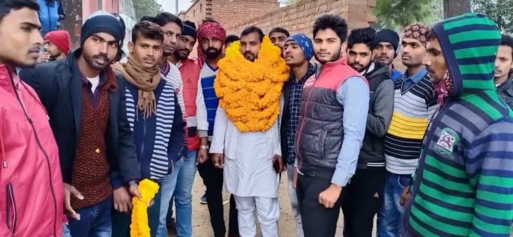#सिर्फ़_इच्छा_करने_से_कुछ_नहीं #बदलता.... 
 #फैसले_करने_से_थोड़ा_बहुत #बदलाव_आता है...! 
 #पर_मज़बूत_इरादा_और_ठोस #कदम_सब_कुछ_बदल_देते_हैं....!

      #बृजेश_प्रजापति(#प्रदेश_सचिव) INC