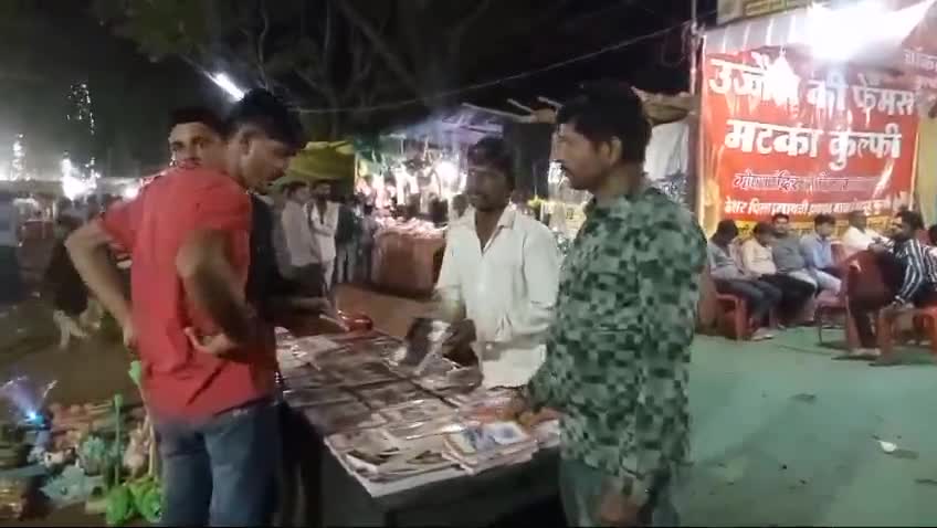 बड़ौद मैले में लोगों ने आध्यात्मिक पुस्तक ज्ञान गंगा और जीने की राह को बड़े उत्साह से खरीदा
#मेला #badod