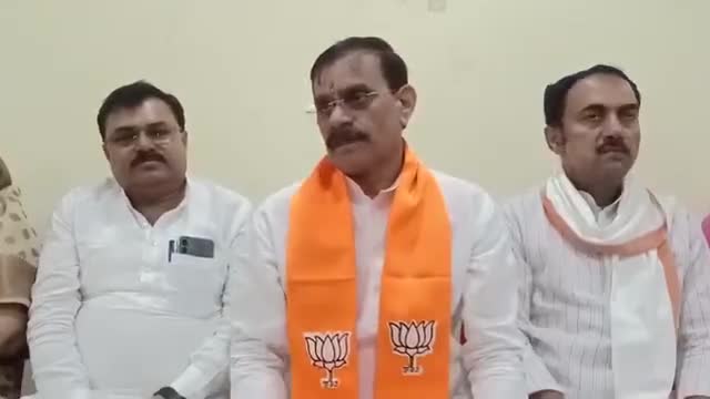इस लोकसभा चुनाव में खजुराहो लोकसभा में भाजपा का प्रत्येक कार्यकर्ता बूथ – बूथ पर जुटा हुआ है।

हमारा संकल्प है कि हर बूथ को मोदी बूथ बनाकर खजुराहो लोकसभा में प्रचण्ड विजय के साथ स्वर्ण कमल खिलेगा। 
#KhajurahoLoksabha #PhirEkBarModiSarkar