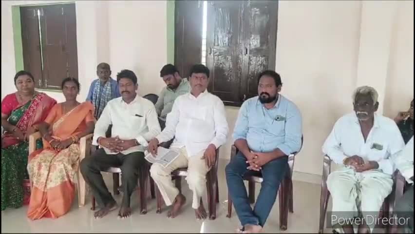 బయ్యారం: బయ్యారం సొసైటీ కార్యాలయంలో క్రోధి నామ సంవత్సరం ఉగాది సందర్భంగా పూజా కార్యక్రమాన్ని నిర్వహించారు