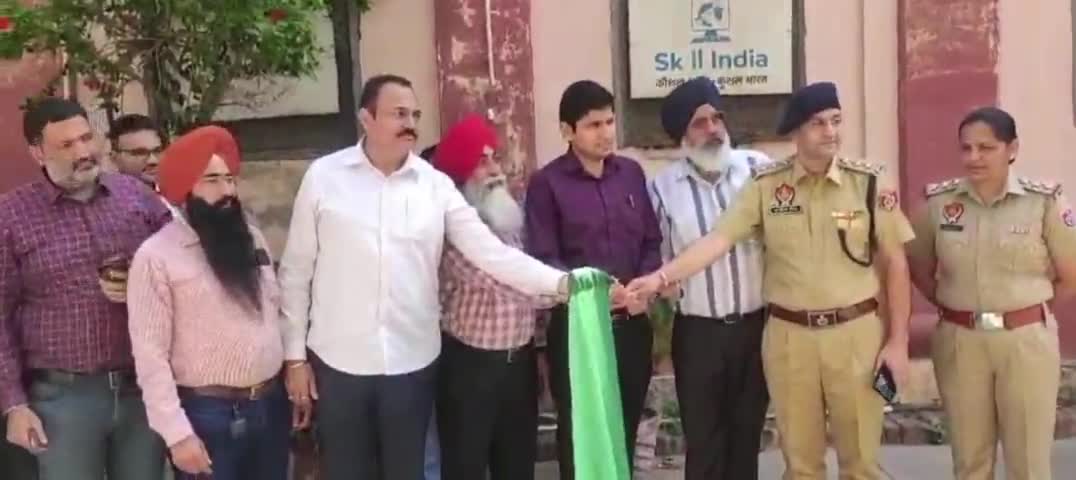 ਅੰਮ੍ਰਿਤਸਰ 1: ਹਾਲ ਗੇਟ ਅੰਦਰ ITI ਵਿਦਿਆਰਥੀਆ ਵੱਲੋ ਕੱਢੀ ਗਈ ਸਾਈਕਲ ਰੈਲੀ, ADC ਅੰਮ੍ਰਿਤਸਰ ਨੇ ਆਪਣੇ ਵੋਟ ਦਾ ਇਸਤੇਮਾਲ ਕਰਨ ਦੀ ਕੀਤੀ ਗਈ ਅਪੀਲ