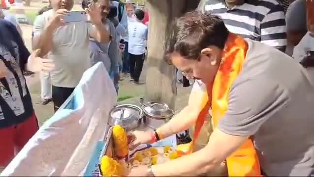 "आयो लाल झूलेलाल"

आज भगवान झूलेलाल जयंती एवं चैटी चंड अवसर पर स्थानीय नागरिकों के साथ भगवान झूलेलाल जी का कीर्तन किया। #KhajurahoLoksabha