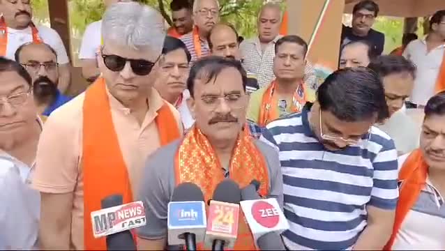 आज कटनी में क्षेत्र के प्रबुद्धजनों ने प्रधानमंत्री श्री नरेन्द्र मोदी जी के विकास कार्यों से प्रभावित होकर भाजपा की सदस्यता ग्रहण की है।

आप सभी का भाजपा परिवार में स्वागत है। #KhajurahoLoksabha  #PhirEkBarModiSarkar