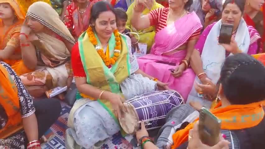 ढोलक बजाकर महिलाओं को किया जागरुक
#मैनपुरी #आगरा #कन्नौज #उन्नाव #कानपुर #लखनऊ #दिल्ली #नोएडा #बेवर #भोगांव #करहल