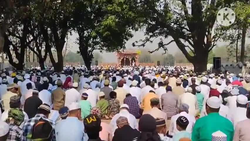 #ईदगाह पुरानी बाजार #पचपेड़वा में #नमाज़ के बाद इमाम साहब ने मांगी देश के सलामती की दुवा
देश वासियों को दी #eid_mubarak