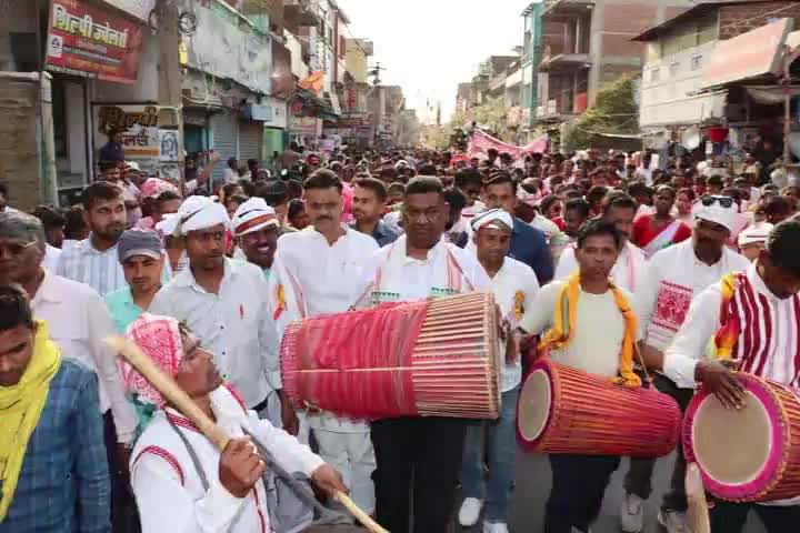 चतरा:-चतरा में धूम धाम से मनाया गया सरहुल पर्व मंत्री सत्यानंद भोक्ता जुलूस में हुवे शामिल #चतरा #सरहुल पर्व #