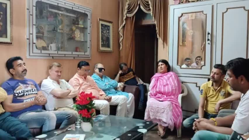 ਦੀਨਾਨਗਰ: ਭਾਰਤੀ ਜਨਤਾ ਪਾਰਟੀ ਸ਼ਹਿਰੀ ਮੰਡਲ ਦੀ ਇੱਕ ਵਿਸ਼ੇਸ਼ ਮੀਟਿੰਗ ਦੀਨਾਨਗਰ ਵਿਖੇ ਹੋਈ
