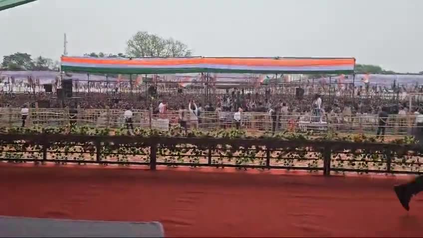 राहुल गांधी जी के इंतजार में बस्तर की ममतामयी जनता #हाथ_बदलेगा_हालात