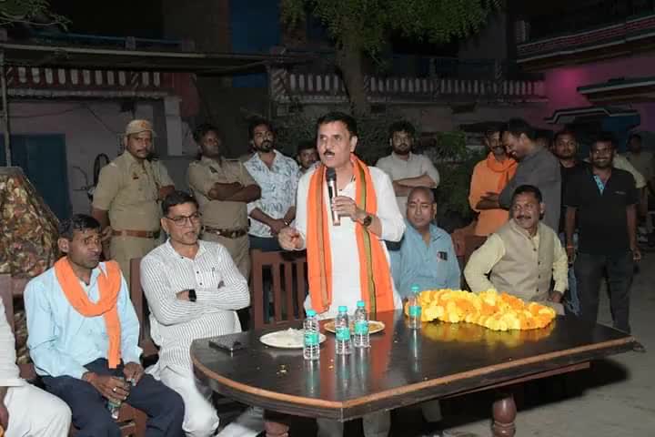 लोकसभा कौशाम्बी के बलीपुर टाटा में जन संवाद में उपस्थित देवजनों ने मोदी सरकार बनाने का संकल्प लिया।

#अबकी_बार_400_पार