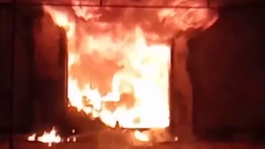 चिरैया: रसूलपुर गांव आग लगने से एक घर जल कर राख, लाखों की संपत्ति जलकर नष्ट