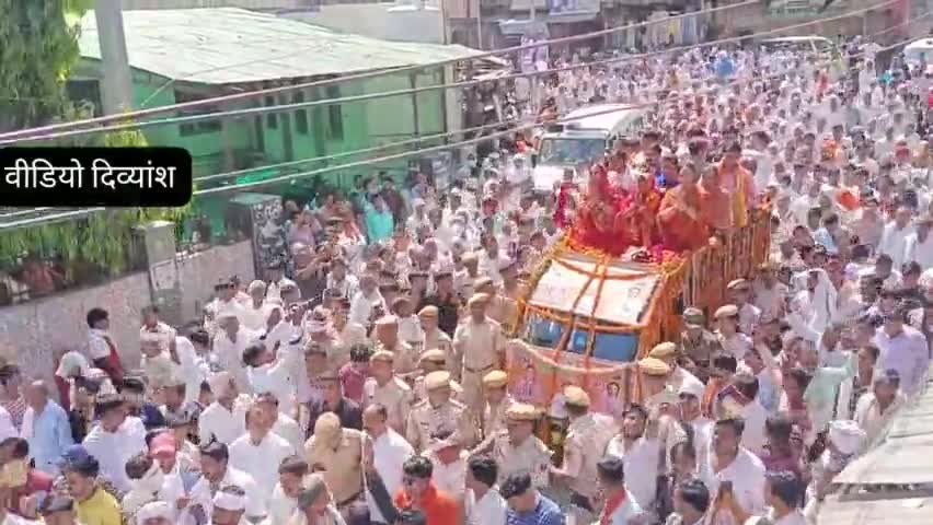 फिर एक बार #मोदी_सरकार...
उप मुख्यमंत्री राजस्थान सरकार राजकुमारी दीया कुमारी जी,पूर्व विधायक गिर्राज सिंह मलिंगा जी, करौली महारानी रोहिणी देवी जी का भाजपा प्रत्याशी इंदू देवी जाटव के समर्थन में बाड़ी शहर में विशाल रोड़ शो।