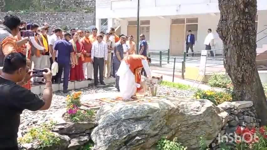 बेतालघाट: कैंची धाम मंदिर पहुंचे मुख्यमंत्री पुष्कर सिंह धामी, पांचों सीटों में जीत दर्ज करने का किया दावा
