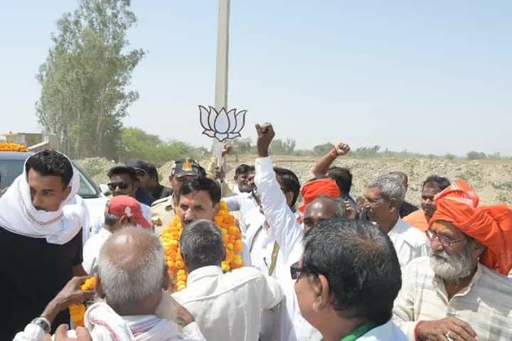 देश की विरासत और विकास के पथ पर निरंतर अग्रसर यशस्वी प्रधानमंत्री श्री Narendra Modi जी के संकल्पित #अबकी_बार_400_पार की लक्ष्य प्राप्ति में लोकसभा कौशाम्बी का जन-जन पूर्णतया तैयार है।

आज प्रचार प्रसार के दौरान खिदिरपुर चौराहा में जनता से