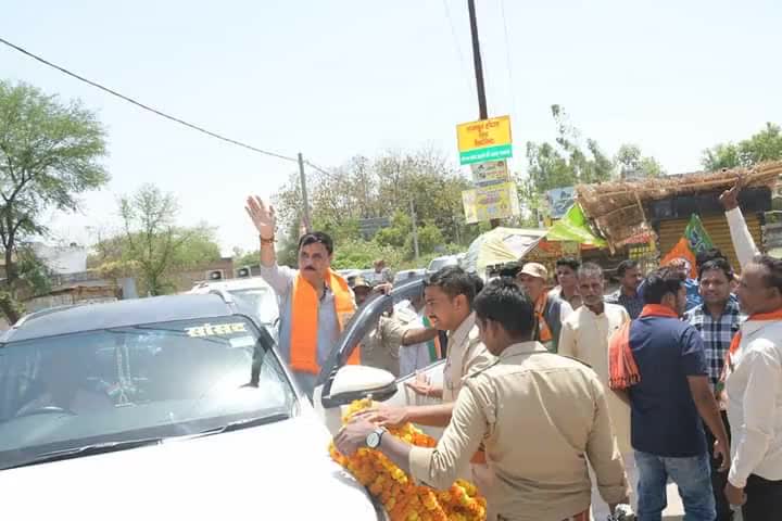 देश की विरासत और विकास के पथ पर निरंतर अग्रसर यशस्वी प्रधानमंत्री श्री Narendra Modi जी के संकल्पित #अबकी_बार_400_पार की लक्ष्य प्राप्ति में लोकसभा कौशाम्बी का जन-जन पूर्णतया तैयार है।

आज प्रचार प्रसार के दौरान किलहनापुर में जनता से मिले
