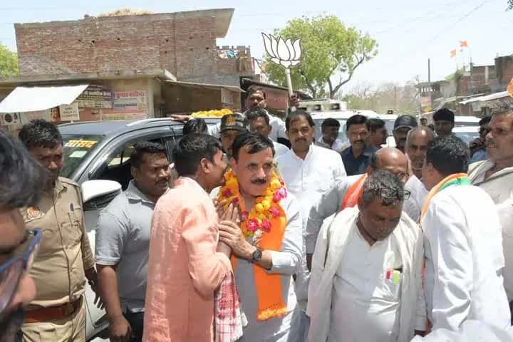 देश की विरासत और विकास के पथ पर निरंतर अग्रसर यशस्वी प्रधानमंत्री श्री Narendra Modi जी के संकल्पित #अबकी_बार_400_पार की लक्ष्य प्राप्ति में लोकसभा कौशाम्बी का जन-जन पूर्णतया तैयार है।

आज प्रचार प्रसार के दौरान पुरनेमऊ में जनता से मिले असी