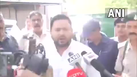 #पूर्व उपमुख्यमंत्री और RJD नेता तेजस्वी यादव ने कहा, "वोटिंग कम हुई है लेकिन जो भी वोट डले हैं वे महागठबंधन को,,,,