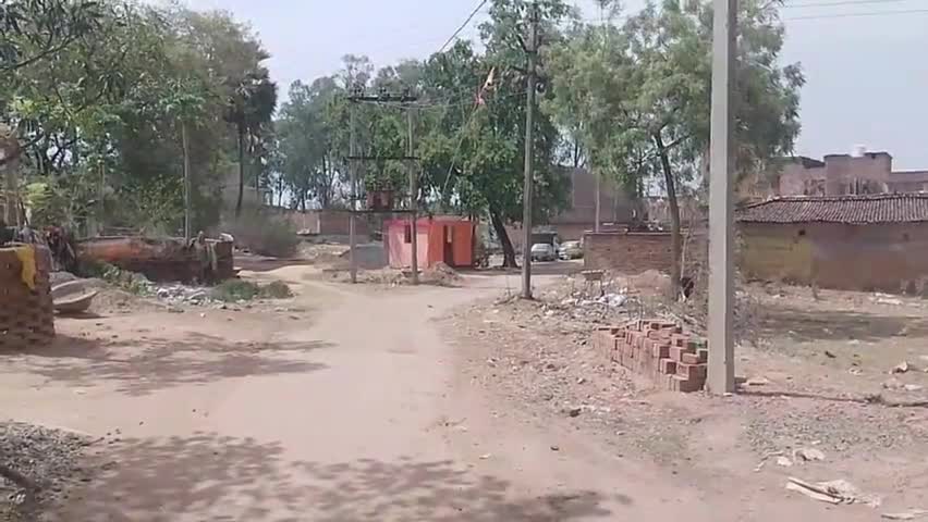 दबंगों ने मनरेगा सिंचाई कूप पर बना दिया पक्का मकान।। मोहनपुर थाने में दी गई शिकायत पर नहीं हुई कोई कारवाई।।#manrega