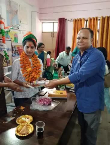 #यूपी_बोर्ड_इंटरमीडिएट #परीक्षा2024 में उत्तर प्रदेश #टॉपर_लिस्ट में राजकीय बालिका इंटर कॉलेज चरखारी की छात्रा बहन ने #सोनाली_वर्मा ने 96.6% अंक प्राप्त कर, #प्रदेश में 7 वाँ स्थान प्राप्त किया,और #महोबा_जिले में #प्रथम स्थान प्राप्त बधाई
