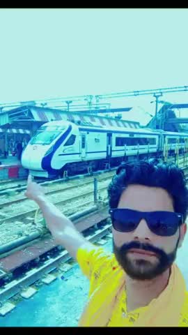 'वंदे भारत' ट्रेन यानी पटरी पर दौड़ता प्लेन !मध्यम दूरी की सुपरफास्ट एक्सप्रेस सेवा है।
#जयमोदीजीको#जय_श्री_राम