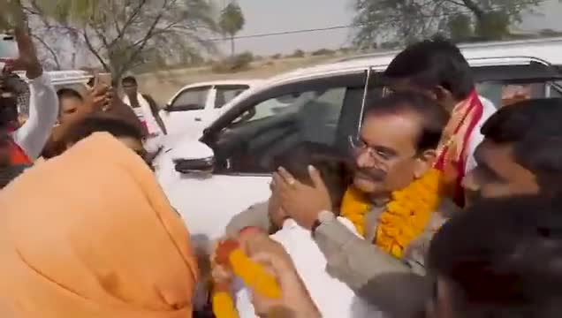#KhajurahoLoksabha का प्रत्येक कार्यकर्ता देश की चार प्रमुख जातियां युवा, गरीब, किसान और महिला शक्ति के उत्थान के लिए काम कर रहा है।
