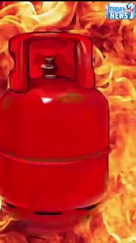 बिदुपुर के नवानगर मे गैस सिलेंडर बलास्ट करने से 6 लोग झुलसे।
#gassafe #blast #oil #fireplace #latest  #breakingnews