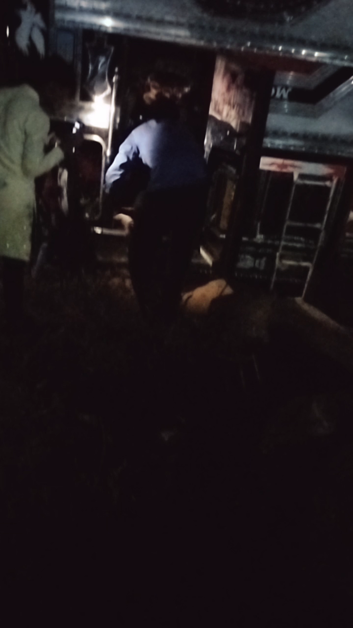 ग्राम पन्नी के #मऊगंज जिला मध्य प्रदेश दुर्घटना हुई लेकिन एंबुलेंस को बार बार फोन किए जाने पर कोई सहायता नहीं मिली