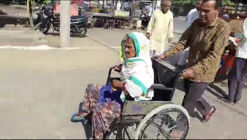 अमरोहा । 
102 वर्ष की बुजुर्ग महिला में दिखा वोट डालने का जज्बा, #newsvideo
