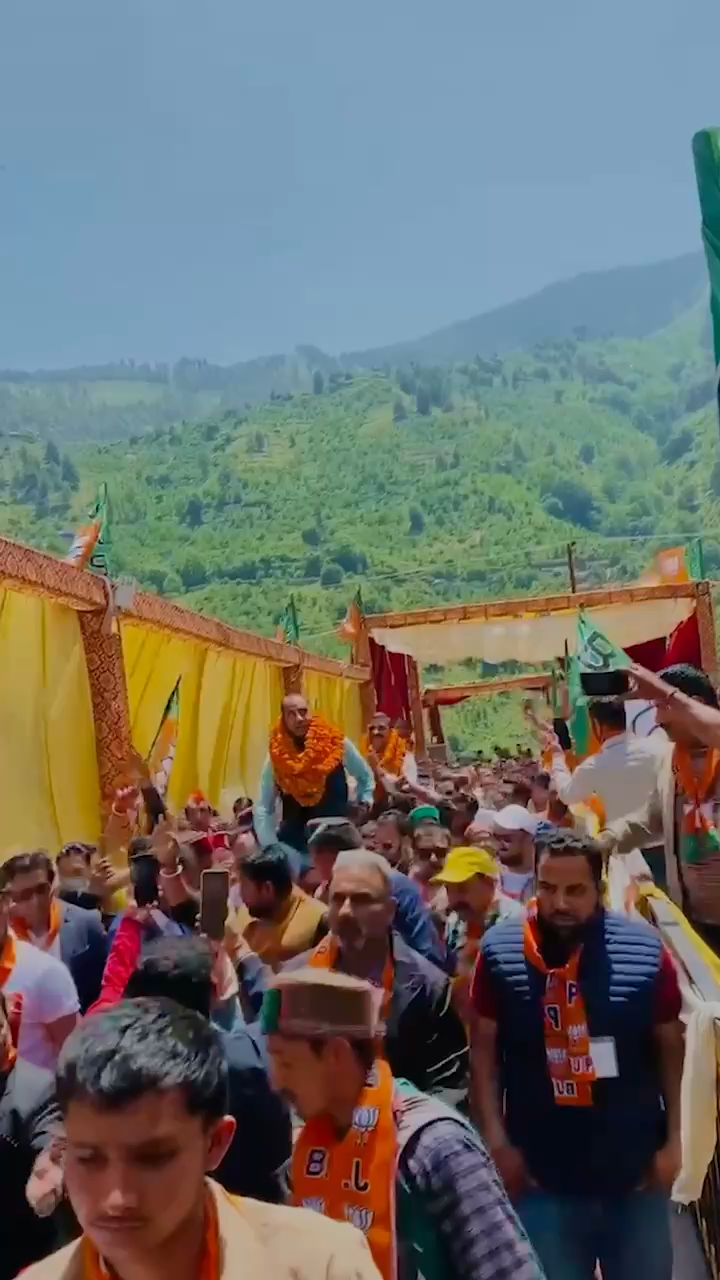 रोहड़ू पहुंचकर मुझे लगता है कि मैं कहीं और नहीं, अपने घर आया हूं...

रोहड़ू के परिवारजनों को नमन🙏🏻

#modikiguarantee #अबकीबार400पार