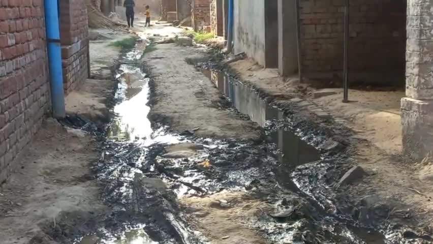 हसेरन: डबाह गांव में नही हुआ विकास कार्य तो युवाओं की शादी आनी हुई बंद,ग्रामीणों ने चुनाव का किया बहिष्कार,