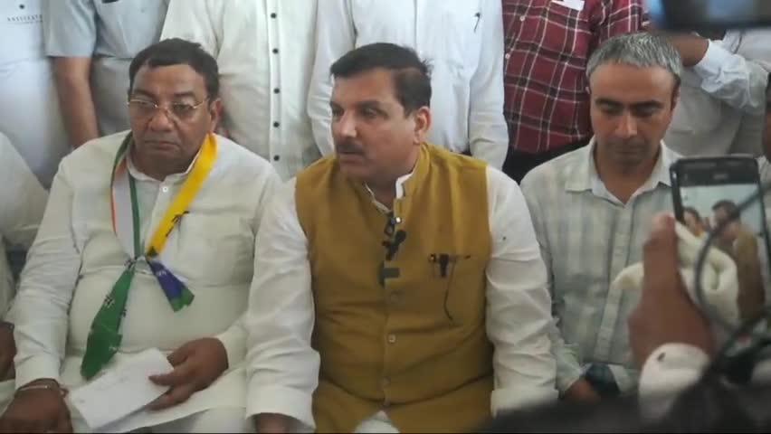 दो चरणों के चुनाव के बाद मैं ये कह सकता हूँ कि INDIA गठबंधन की सरकार बनने जा रही है। INDIA गठबंधन 300 से ज्यादा सीटें जीत रहा है।
 #sanjay_singh