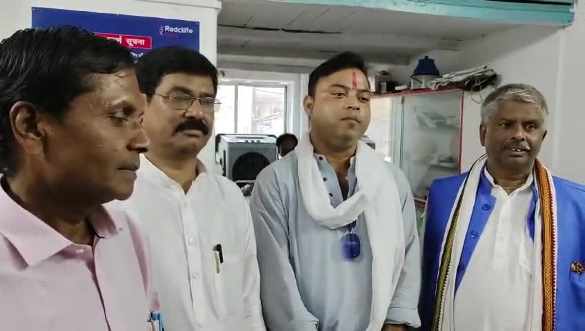 भारतीय गैर सरकारी शिक्षक संघ द्वारा आयोजित ब्लड डोनेशन कैंप आदित्यपुर मैं मुख्य अतिथि के रूप में भाजपा नेता विमल बैठा उपस्थित होकर रक्तदान शिविर में शामिल हुए 

#रक्तदान महादान
