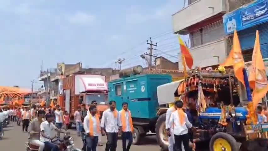 ಮೂಡಲಗಿ: ಪಟ್ಟಣದಲ್ಲಿ ಬಸವೇಶ್ವರ ಜಯಂತಿ ಹಿನ್ನೆಲೆ ಅದ್ಧೂರಿ ಮೆರವಣಿಗೆ