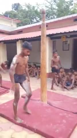 # वनवासी कल्याण आश्रम में चल रहे मल्लखंभ प्रशिक्षण में टाईगर जंप का प्रदर्शन दिखाता अपना छात्र।

#जयश्रीराम...🙏🙏🚩🚩