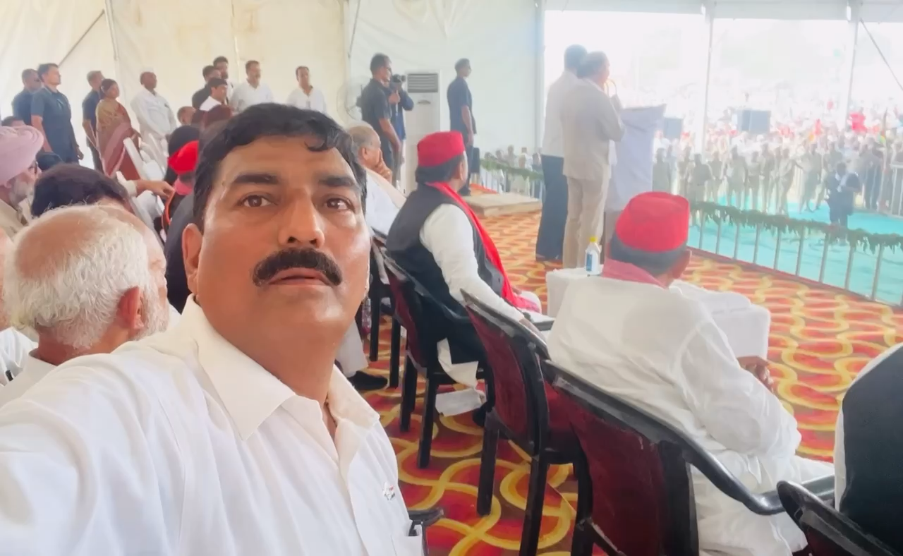 अमेठी लोकसभा प्रत्याशी श्री #किशोरी_लाल जी के जनसमर्थन में एक विशाल जनसभा को#अखिलेश_यादव जी एवं 
हमारे नेताश्री #राहुल_गांधी जी ने संबोधन किया￼
#Amethi