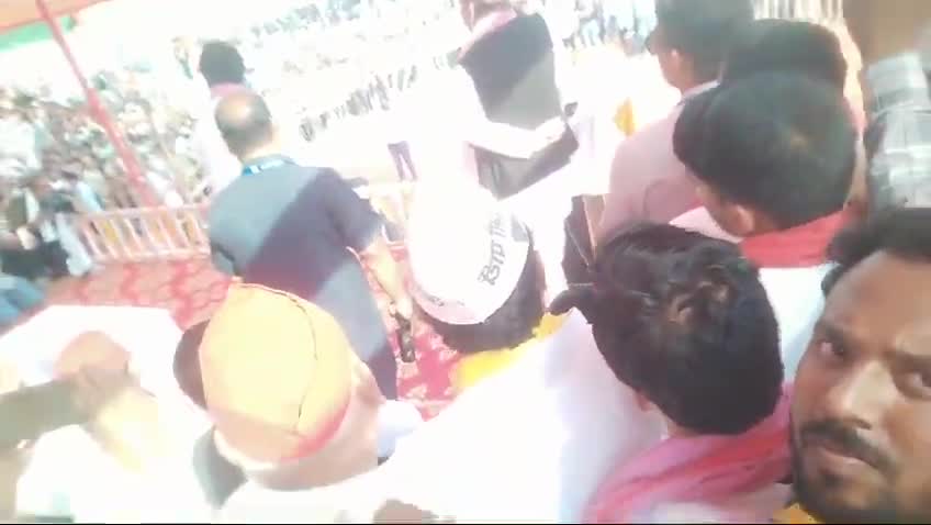 आज सुल्तानपुर
           आम आदमी पार्टी 
के राज्यसभा सांसद माननीय #संजय #सिंह जी के आदेश अनुसार हजारों साथियों के कार्यक