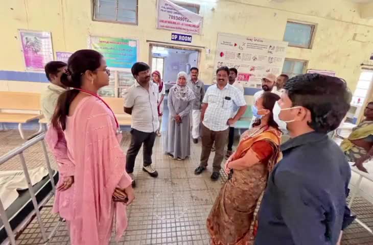 చేర్యాల: రోగులకు కార్పొరేట్ స్థాయి వైద్య సేవలందించాలని స్థానిక CHC సిబ్బందికి సూచించిన జిల్లా వైద్యారోగ్య శాఖ అధికారి శ్రీనివాస్