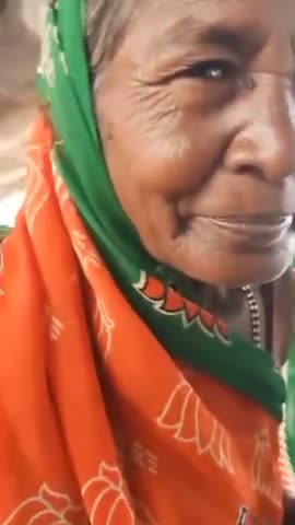 जुमलेंबाजों ने वाराणसी का क्या हाल कर दिया!! 
हाथ में कटोरा पकड़ा कर, ‘कमल’ की साड़ी पहना दी 

#नहीं_चाहिए_भाजपा