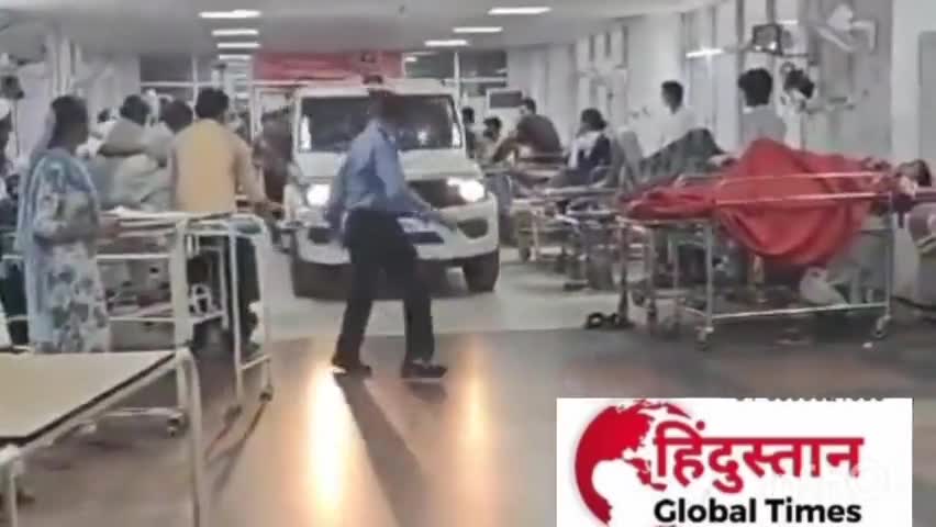 #AIIMS: उत्तराखंड में एम्स ऋषिकेश के नर्सिंग अधिकारी को महिला डॉक्टर से कथित तौर पर छेड़छाड़ करने के आरोप में मंगलवार को गिरफ्तार किया गया। अस्पताल परिसर में डॉक्टर के साथ कथित तौर पर छेड़छाड़ की और उसे अश्लील एसएमएस भी भेजा।