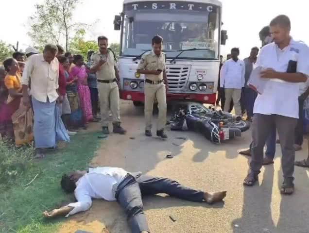 తలకొండపల్లి: తలకొండపల్లి సర్కిల్ పరిధిలో ఆర్టీసీ బస్సు-బైకు ఢీ, చౌదరిపల్లికి చెందిన 36 ఏళ్ల వ్యక్తి అక్కడికక్కడే మృతి