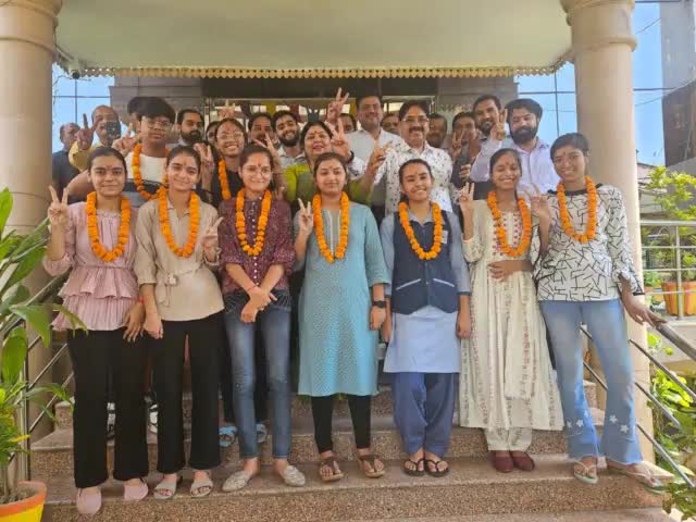 उत्तर प्रदेश के नंबर वन विद्यालय के छात्राओं ने रचाई इतिहास
#मैनपुरी #बेवर #किसनी #कुसमरा #करहल #कुरावली #एटा #इटावा