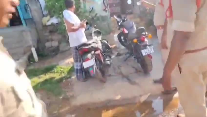 పలాస: జయ రామచంద్రపురంలో కార్డెన్ సెర్చ్ నిర్వహించిన కాశీబుగ్గ పోలీసులు