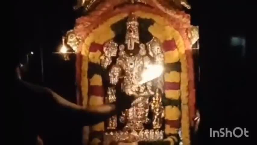 నరసన్నపేట: బ్రహ్మోత్సవాలలో భాగంగా నరసన్నపేటలో వజ్రకవచధారణతో దర్శనమిచ్చిన శ్రీ వేంకటేశ్వర స్వామి