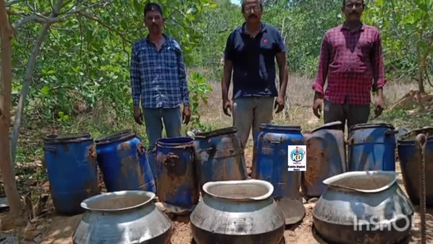 పలాస: మందస మండలం కరియపల్లి గ్రామంలో నాటు సారా స్థావరాలపై ఆకస్మిక దాడులు నిర్వహించిన SEB ఇన్స్పెక్టర్ ఆర్ జై భీమ్
