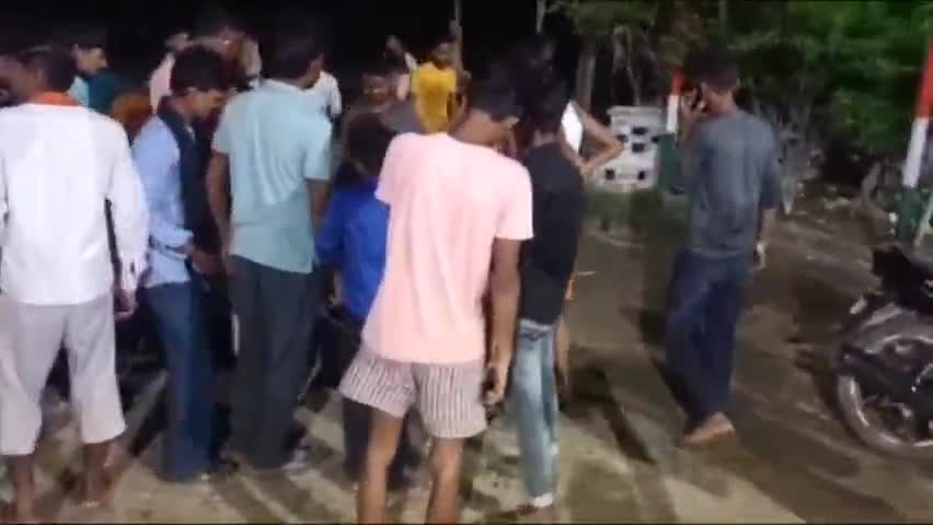 बोचहां: रामखेतारी मे ऑटो टेम्पू और वाईक मे हुई आमने सामने जोरदार टक्कर,7 लोग हुए घायल,PHC मे ईलाज के बाद किया गया SKMCH रेफर