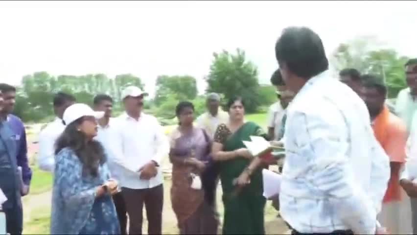 ప్రగతి సింగారం వసంతపూర్ గ్రామాల్లో,ధాన్యం కొనుగోలు ప్రక్రియను వేగవంతంగా పూర్తి చేయాలని జిల్లా కలెక్టర్ సిక్తా పట్నాయక్