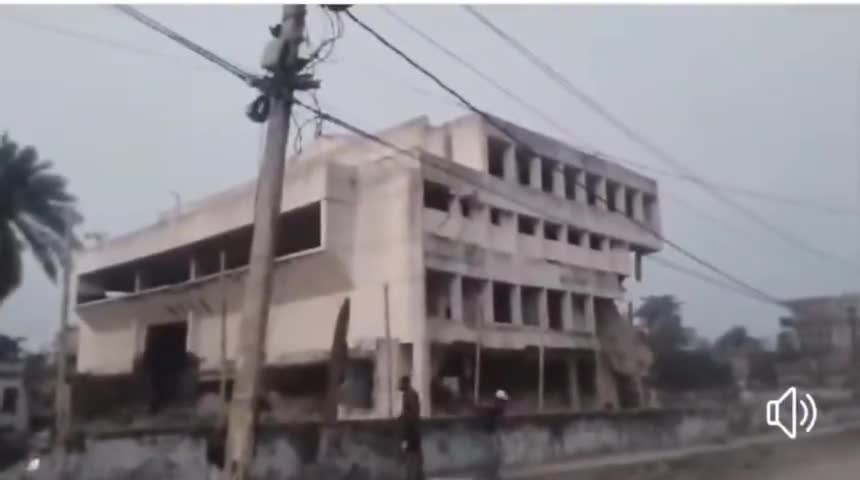 पूर्व में उतर बिहार का सबसे बड़ा सिनेमा हॉल माना जानेवाला पूर्णिया का फ़ॉररस्टार !

पूर्णिया का फोर स्टार सिनेमा हॉल कुछ सेकंड में हुआ ध्वस्त
#purnea_bihar #पूर्णिया